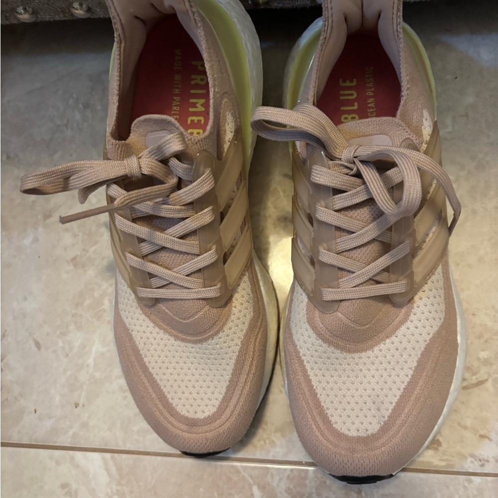 Look like new, used once, the brand is Adidas